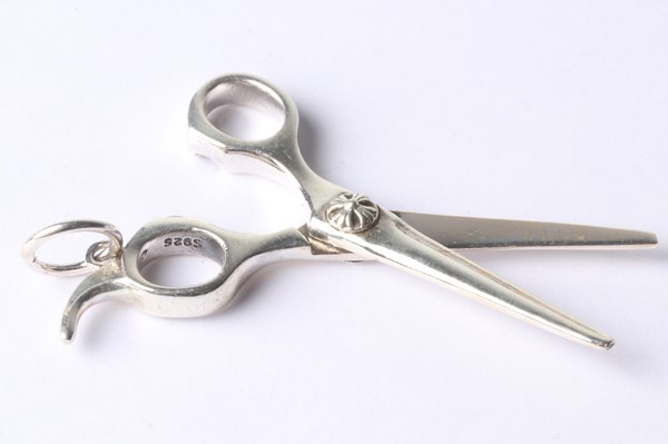 Lot 1012 - SILVER PENDANT