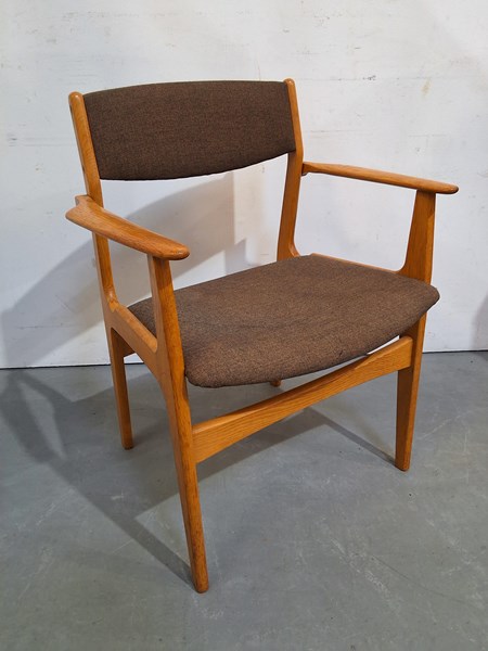 Lot 405 - ARMCHAIR