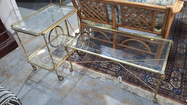 Lot 270 - TABLE AND TRAYMOBILE