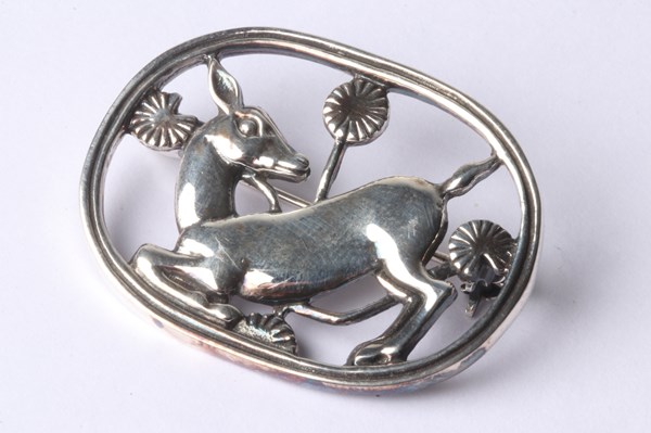 Lot 1020 - SILVER BROOCH