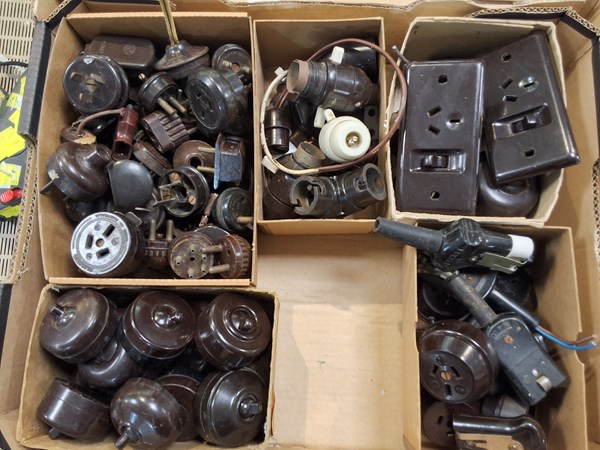 Lot 1316 - VINTAGE ELECTRICAL SWITCHES