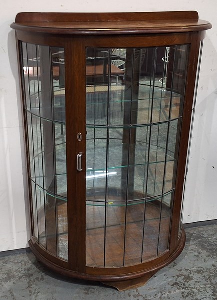Lot 193 - DISPLAY CABINET