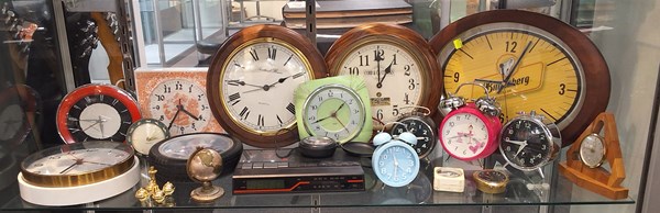 Lot 1364 - CLOCKS