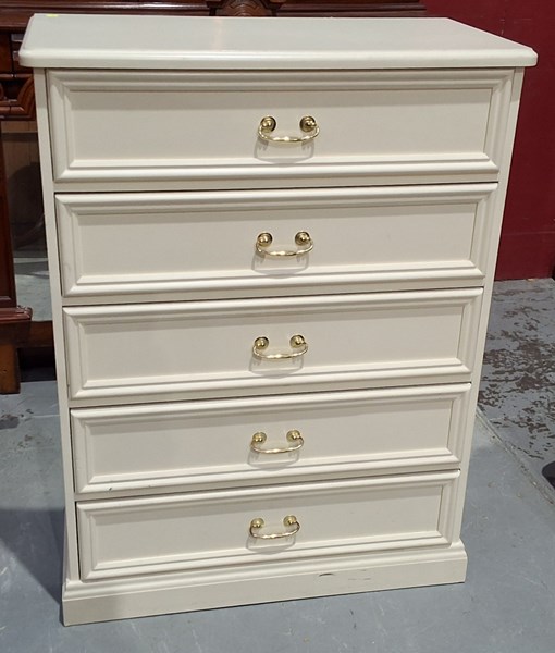 Lot 115 - CHEST OF DRAWERS