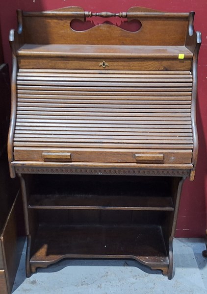 Lot 175 - BUREAU DESK