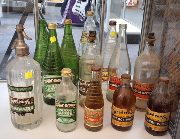 Lot 1142 - WOODROOFES BOTTLES