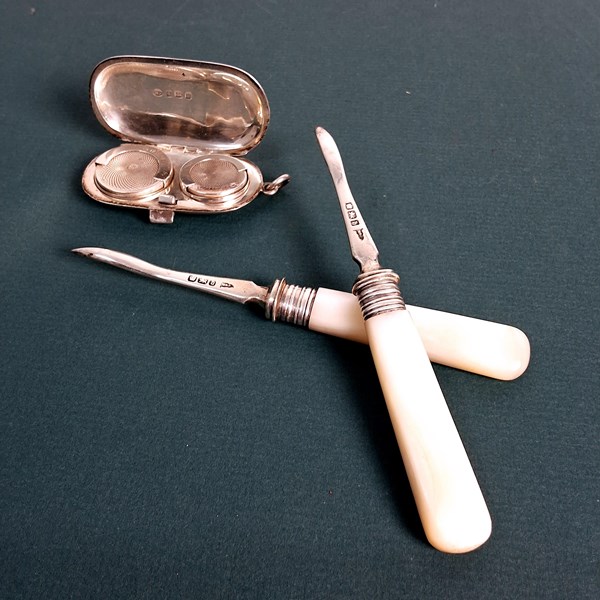 Lot 1071 - STERLING SILVER ITEMS