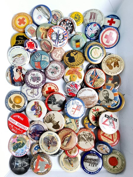 Lot 1067 - BADGES