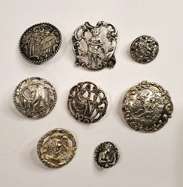 Lot 1059 - SILVER BUTTONS