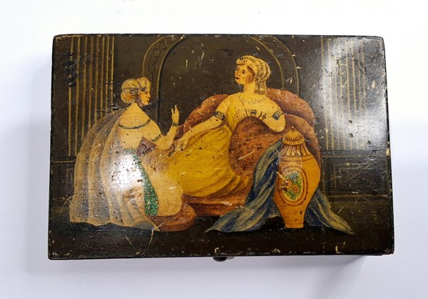 Lot 1052 - PAINTED BOX