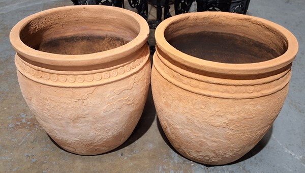 Lot 295 - PLANT POTS