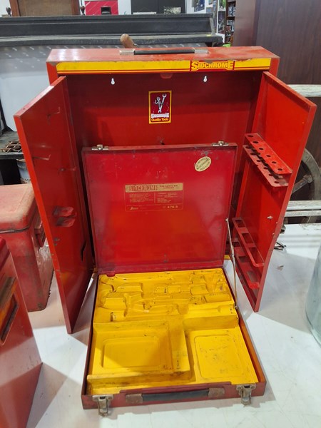 Lot 384 - SIDCHROME CABINETS