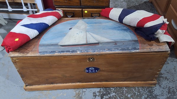 Lot 167 - TRUNK AND FLAGS