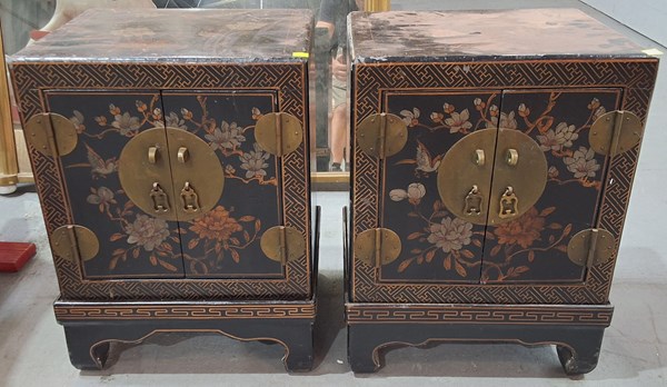 Lot 326 - BEDSIDES