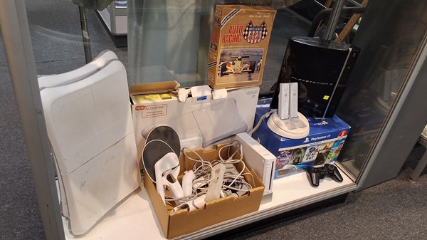 Lot 1370 - GAMES CONSOLES