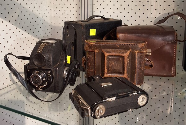 Lot 1265 - VINTAGE CAMERAS