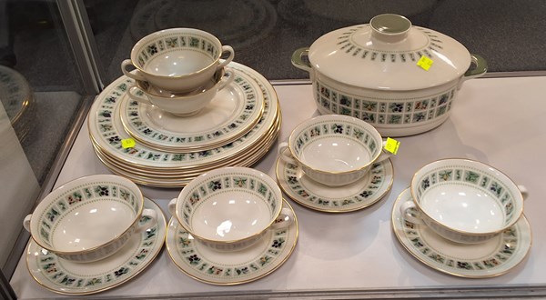 Lot 1207 - ROYAL DOULTON SET