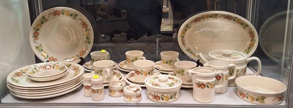 Lot 1193 - WEDGWOOD QUINCE SET