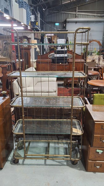 Lot 230 - DISPLAY SHELF