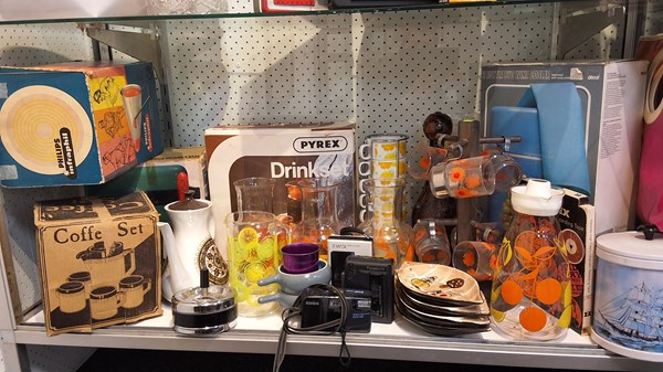 Lot 1328 - RETRO LOT