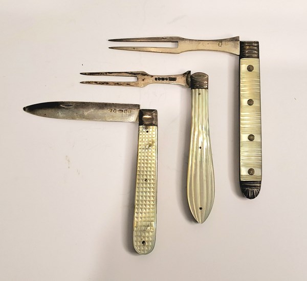 Lot 1053 - PICNIC UTENSILS