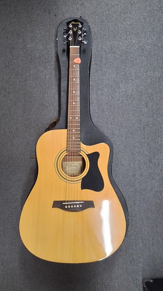 Lot 1188 - IBANEZ GUITAR