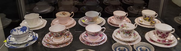 Lot 1206 - TRIO SETS