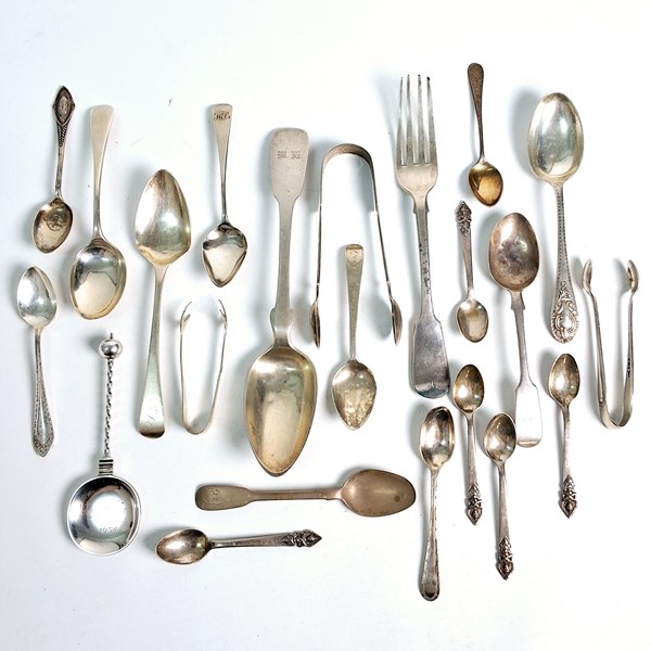 Lot 1069 - FLATWARE