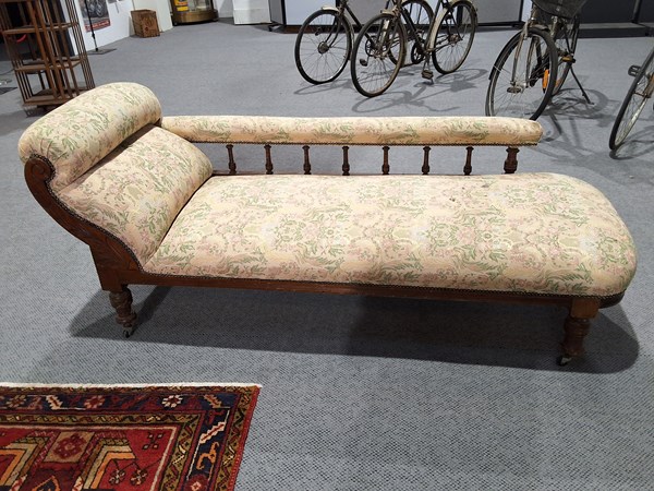 Lot 96 - CHAISE LOUNGE