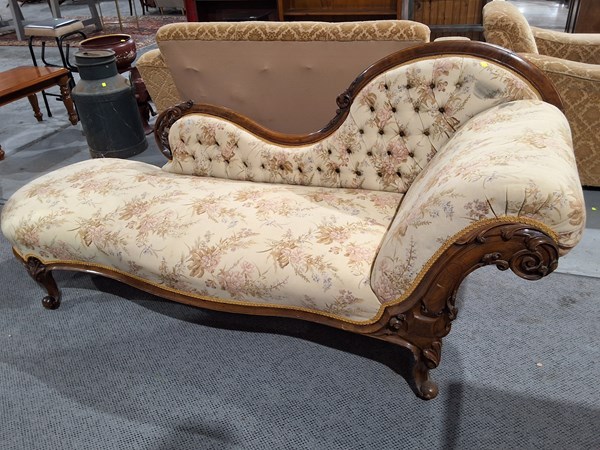 Lot 114 - CHAISE LOUNGE