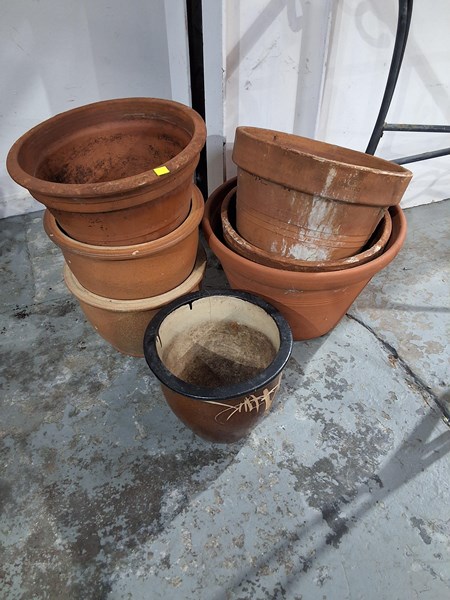 Lot 371 - PLANT POTS