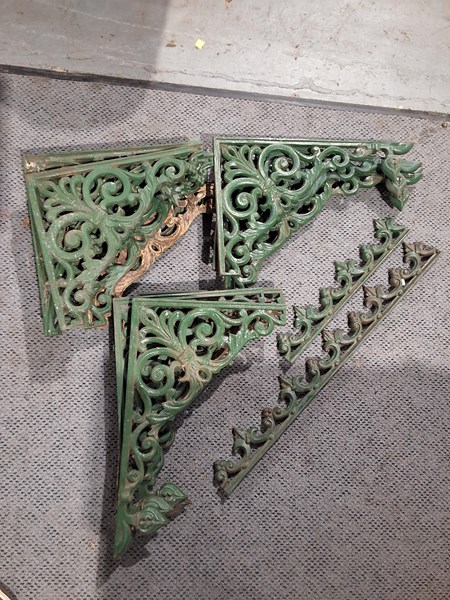 Lot 232 - ARCHITECTURAL FRETWORK