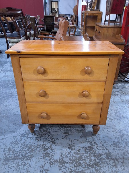 Lot 246 - CHEST OF DRAWERS