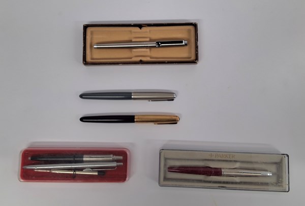 Lot 1042 - PENS