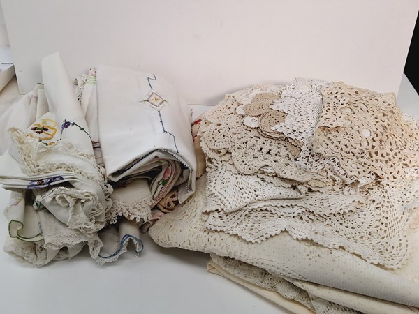 Lot 1255 - TABLE CLOTHS