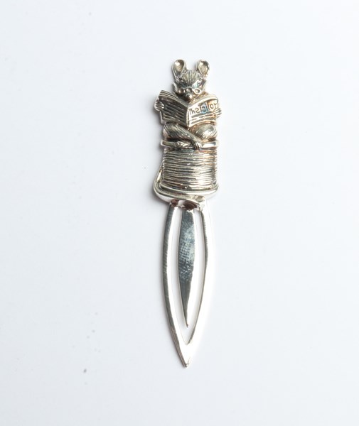 Lot 1047 - SILVER BOOKMARK