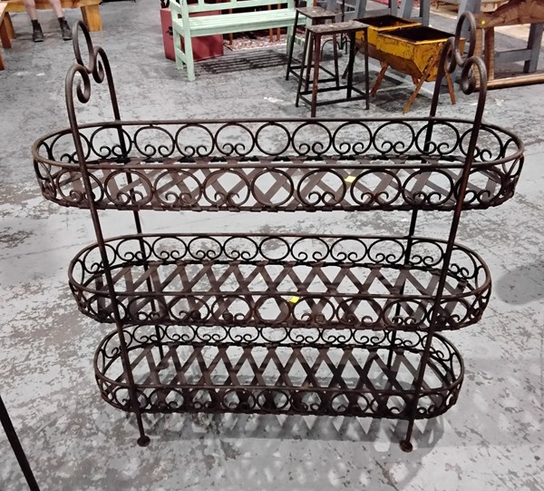 Lot 61 - PLANT RACK