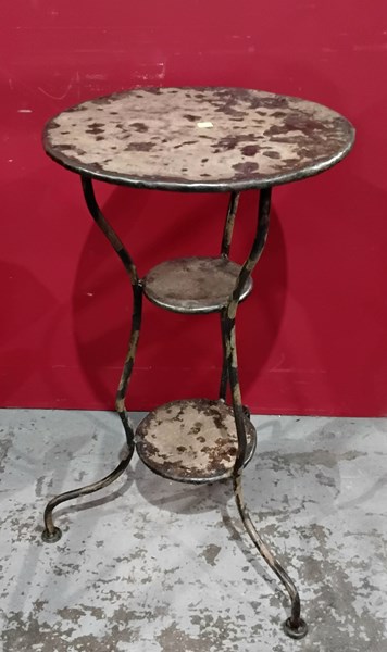 Lot 57 - TABLE