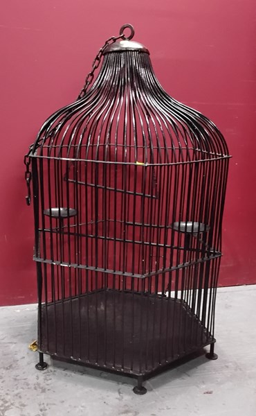 Lot 140 - BIRD CAGE