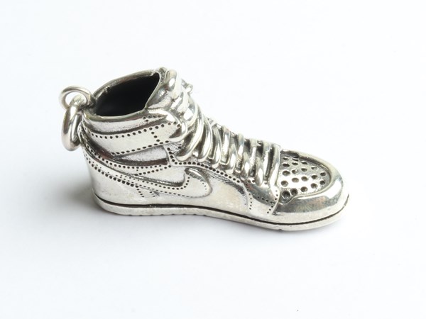 Lot 1033 - SILVER PENDANT