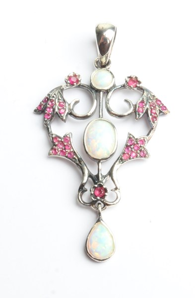 Lot 1023 - SILVER PENDANT