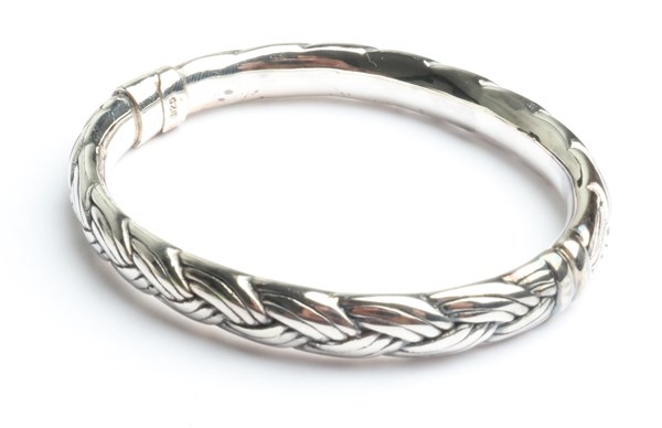 Lot 1021 - SILVER BANGLE