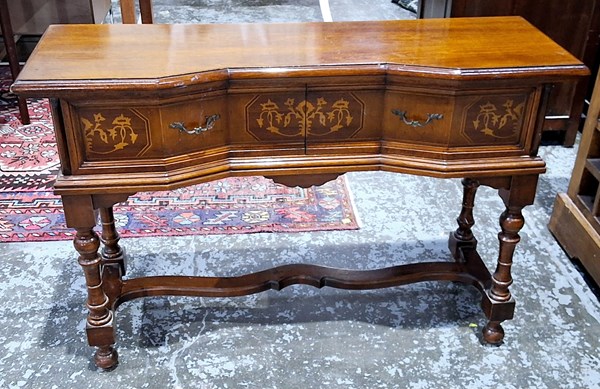 Lot 146 - CONSOLE CABINET