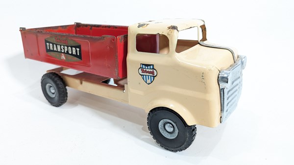 Lot 109 - TIN TRUCK