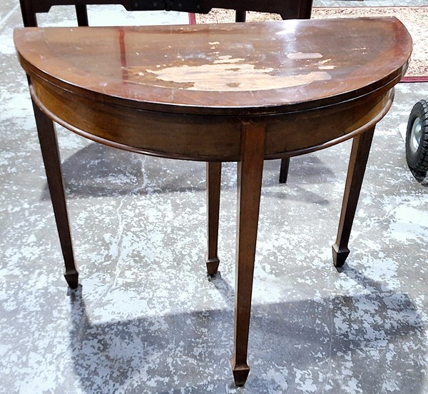 Lot 225 - GAMES TABLE