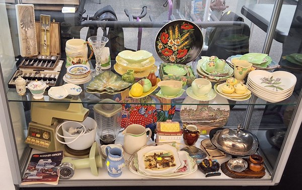 Lot 1125 - PRETTY CHINA