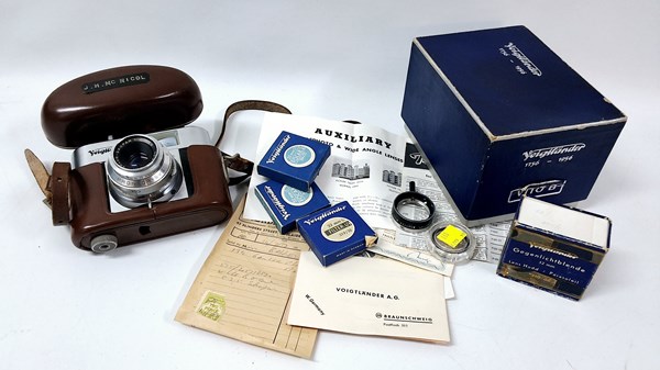 Lot 1195 - VINTAGE CAMERA