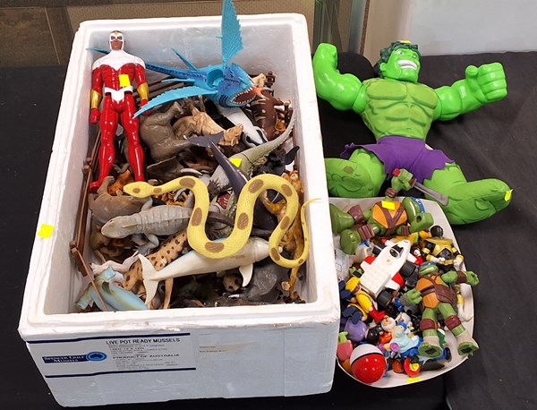 Lot 1317 - TOYS