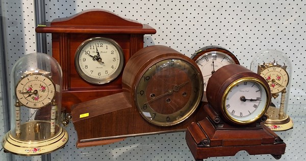 Lot 1270 - CLOCKS