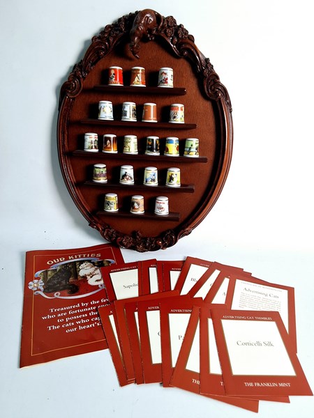Lot 1159 - THIMBLE DISPLAY